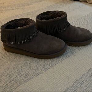 Ugg Classic Ultra Mini Fringe Bling  Suede Bootie Sz 8 gray/blue